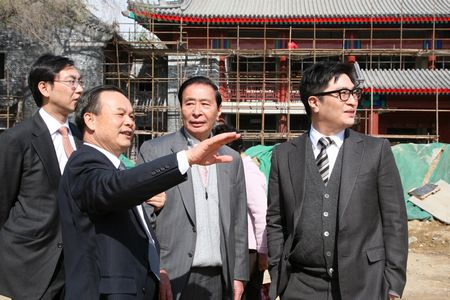 PKU Honorary Trustee Lee Shau Kee visits PKU